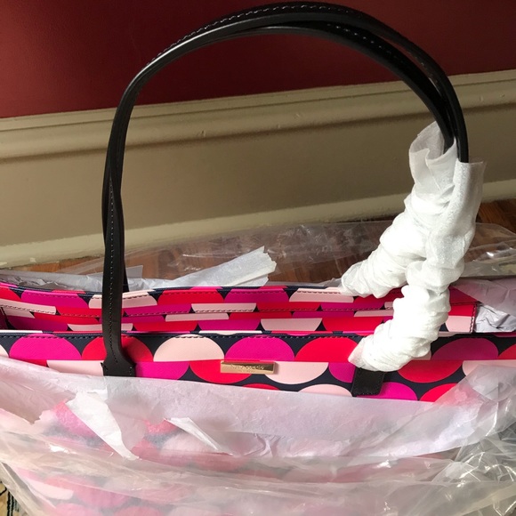 Kate Spade scalloped design Margareta tote NWT - Picture 7 of 7